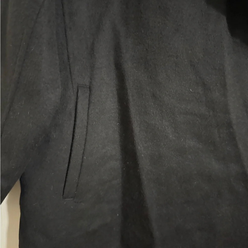 Uniqlo Elegant Black Trench Coat - Picture 5 of 8